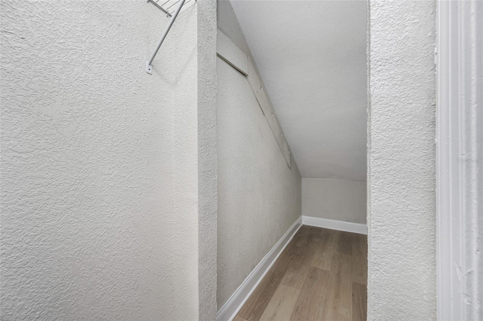 Image 13 of 23 For 129 Danube Avenue 1