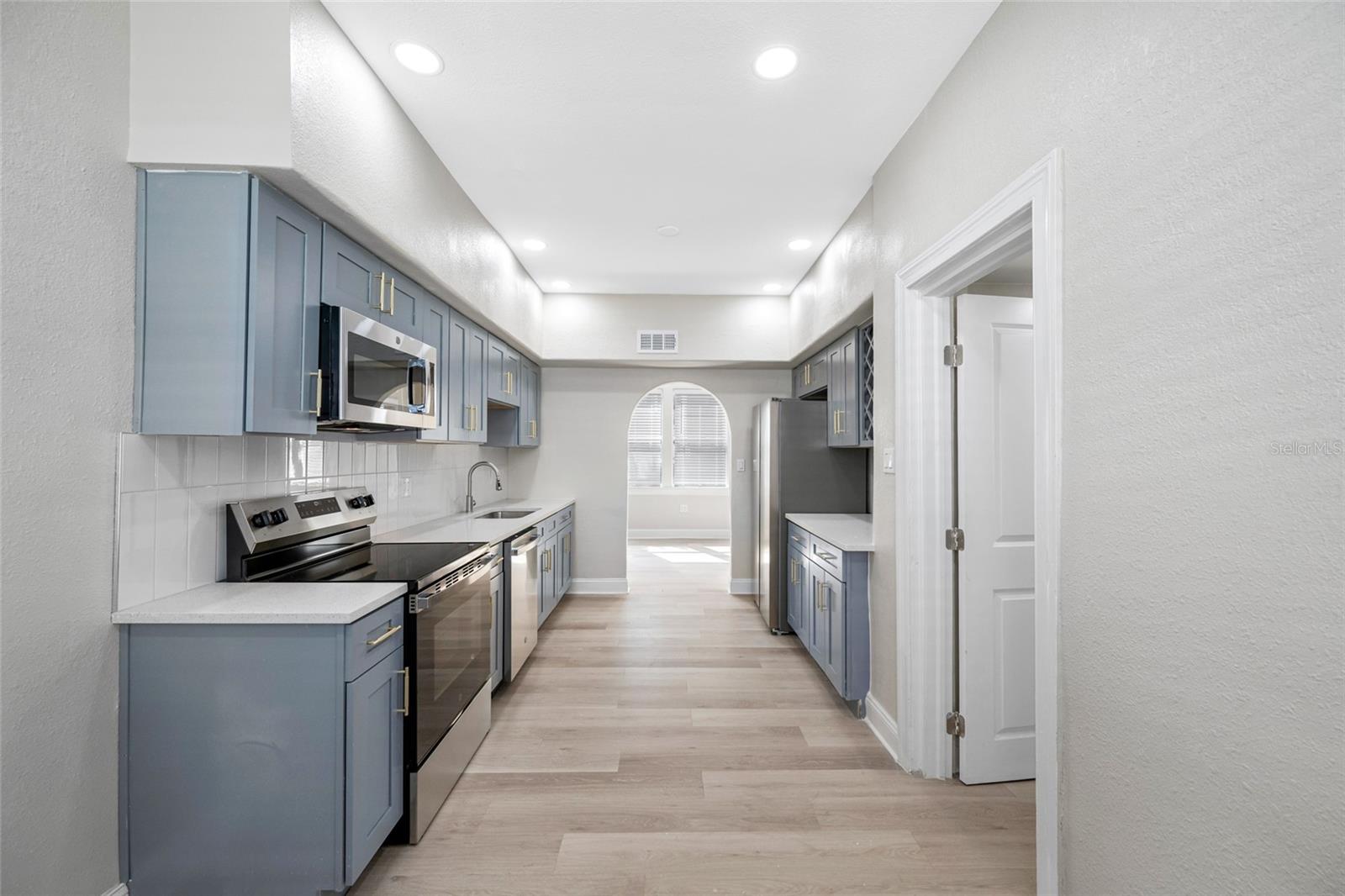Image 9 of 23 For 129 Danube Avenue 1