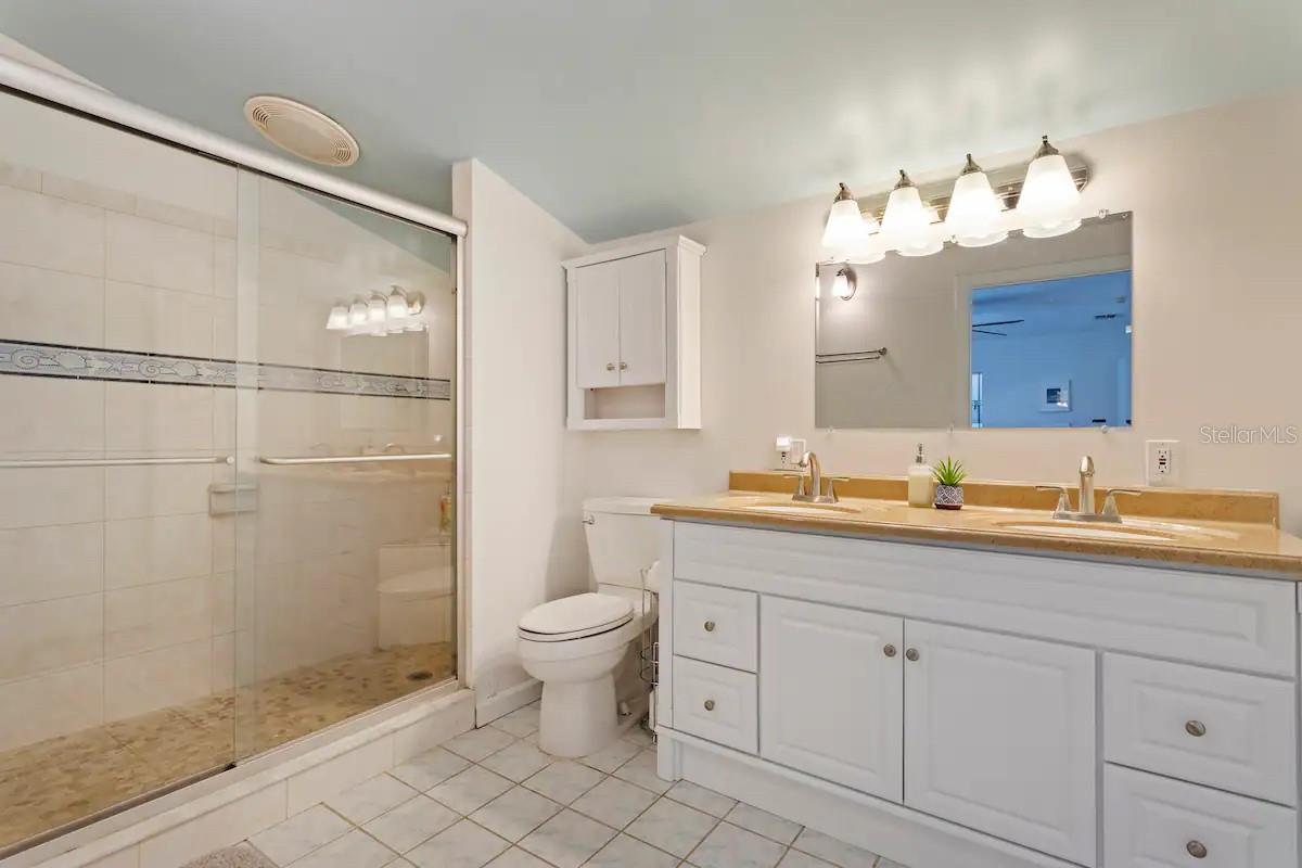 Image 18 of 25 For 1411 Gray Street S