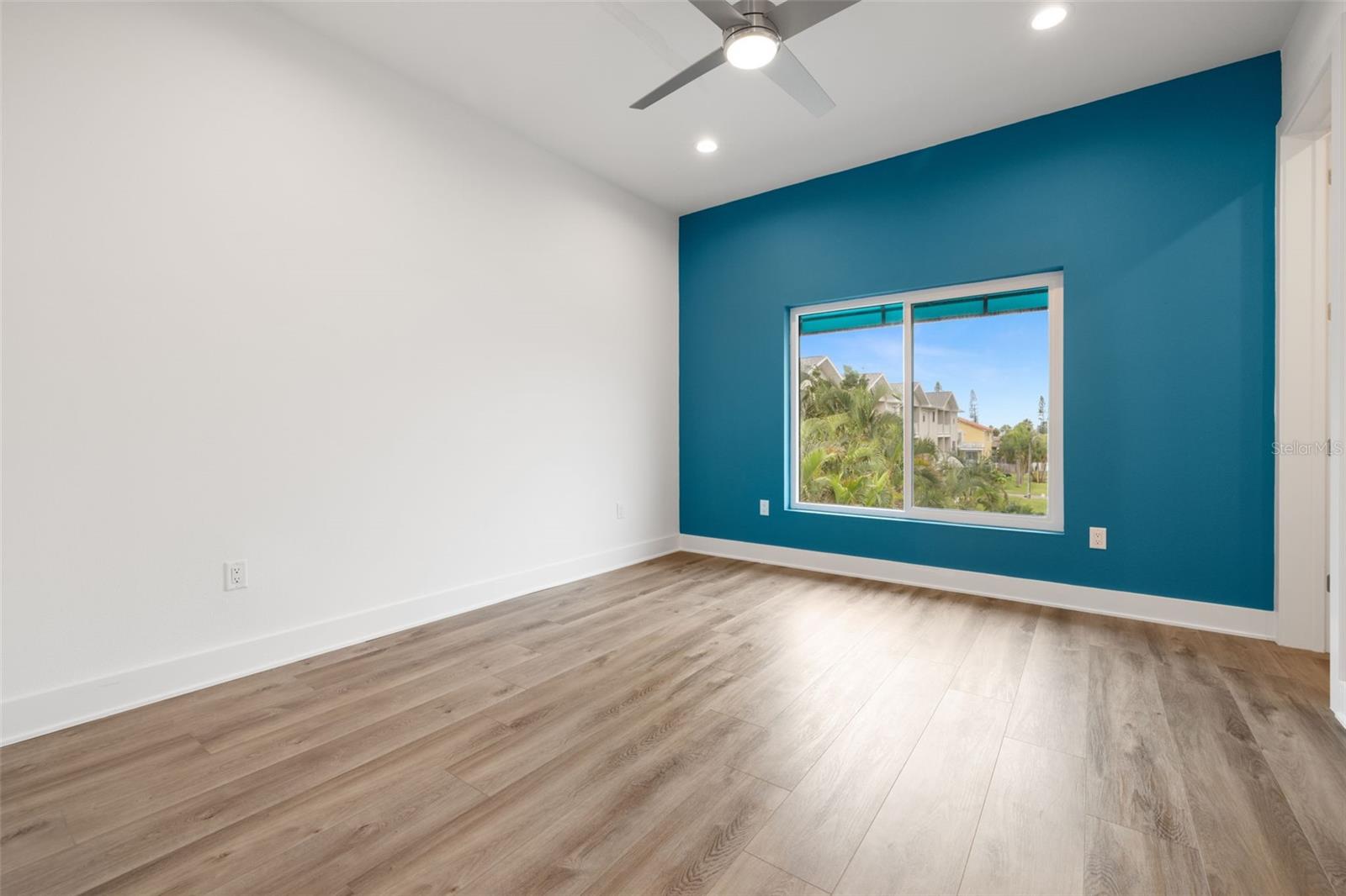 Image 18 of 46 For 15405 Gulf Blvd  B2