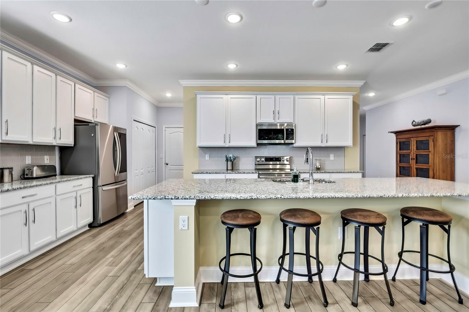 Listing photo id 8 for 6 Pagoda Court E