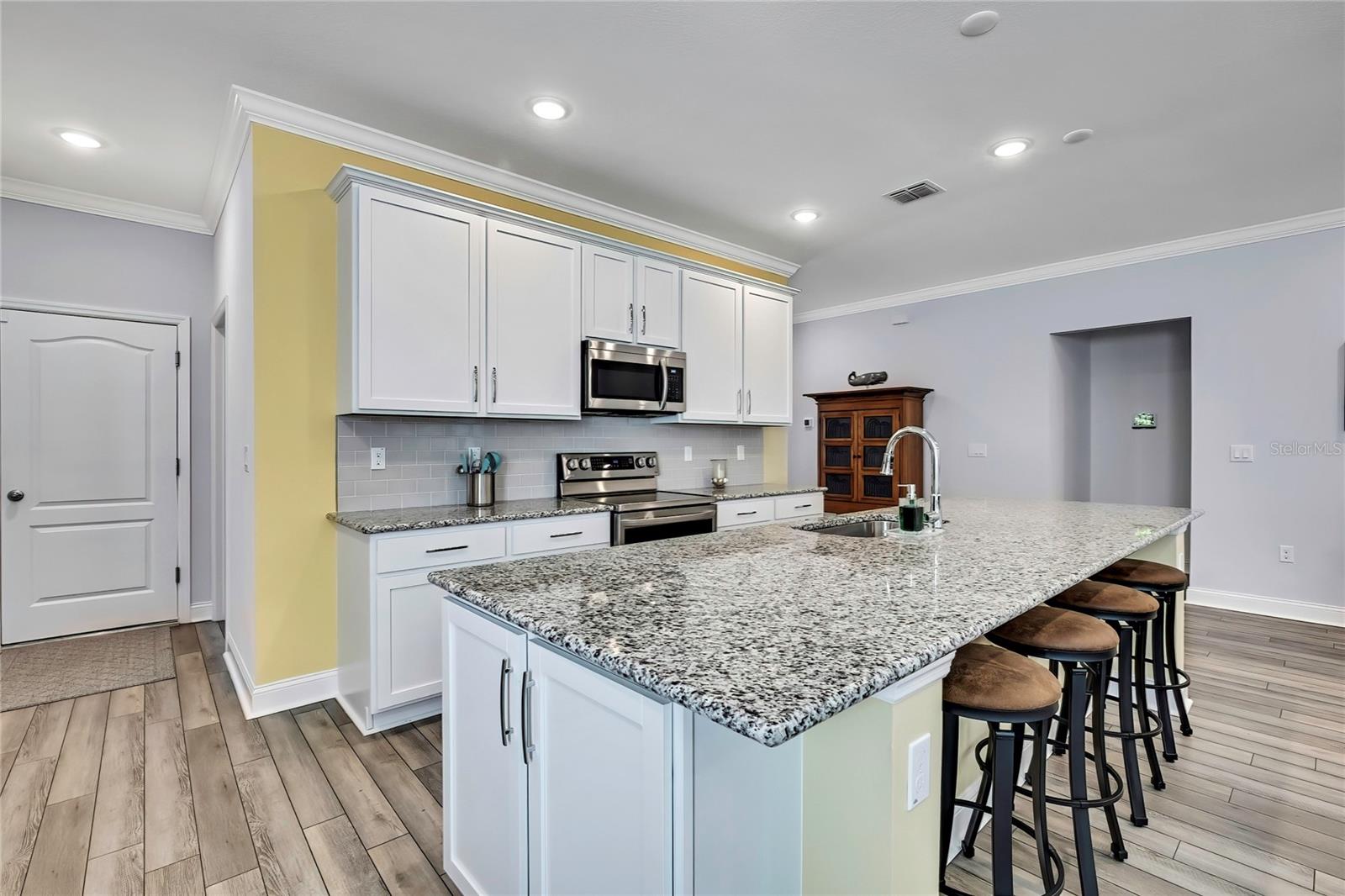 Listing photo id 9 for 6 Pagoda Court E