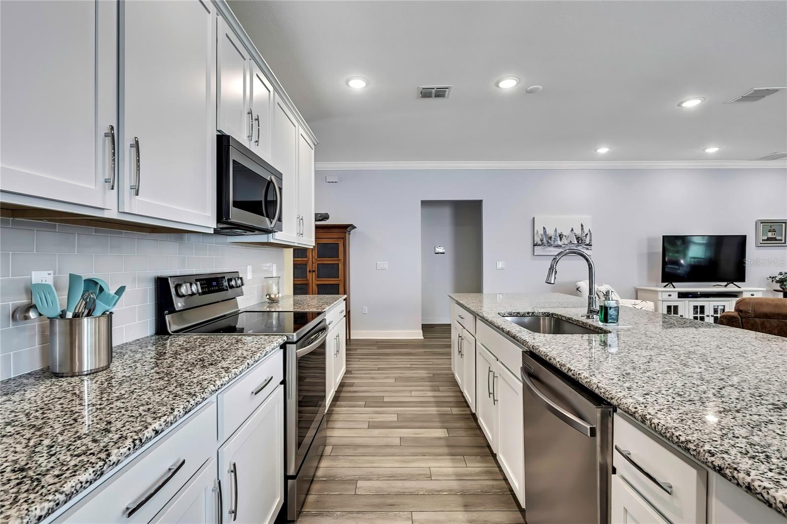 Listing photo id 10 for 6 Pagoda Court E