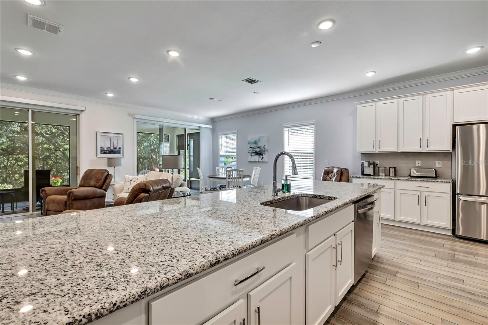 Listing photo id 13 for 6 Pagoda Court E