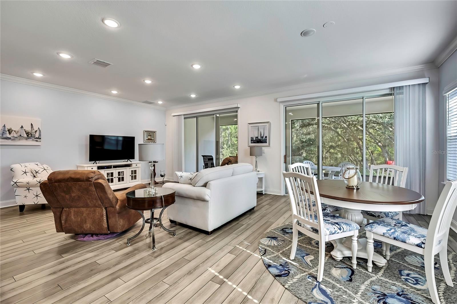 Listing photo id 2 for 6 Pagoda Court E
