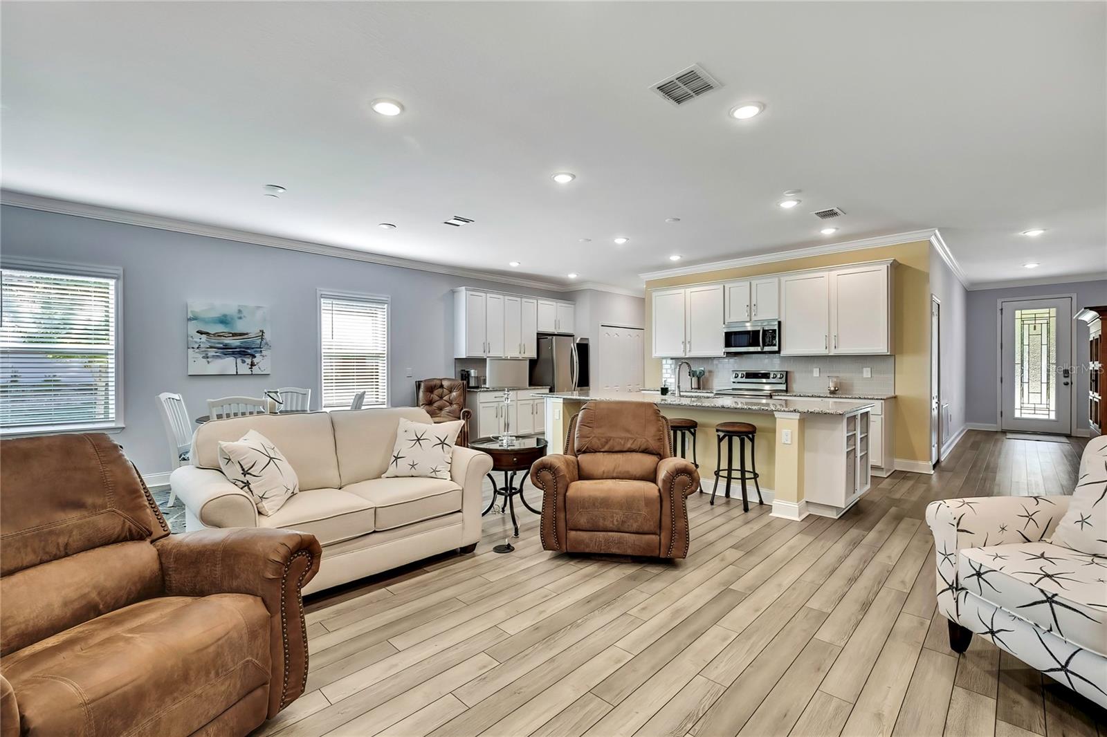 Listing photo id 4 for 6 Pagoda Court E