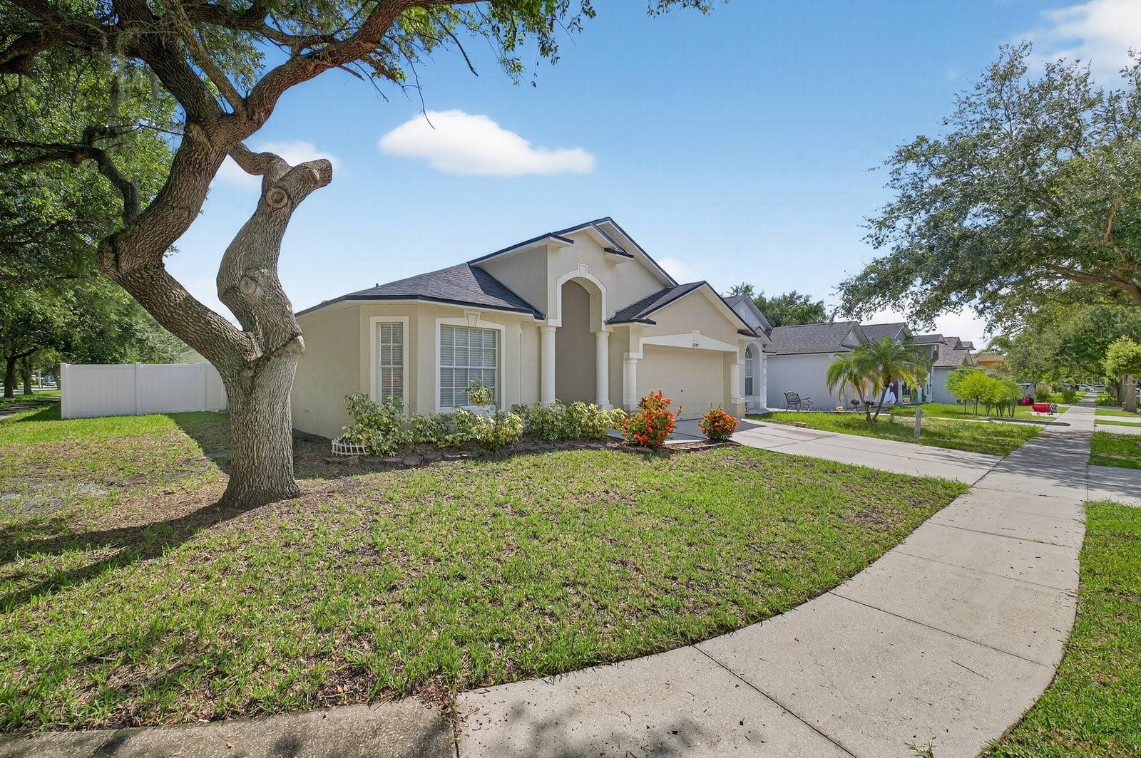 Image 4 of 40 For 6947 Crown Lake Drive