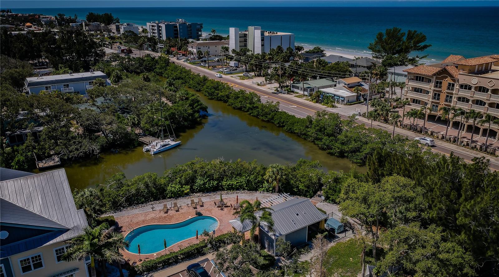 Image 35 of 44 For 194 Haven Beach Drive S