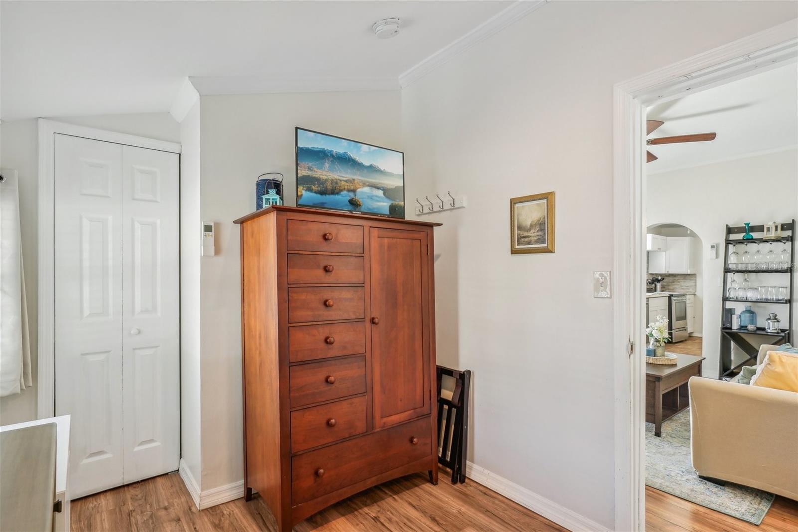 Image 21 of 30 For 327 25th Street S