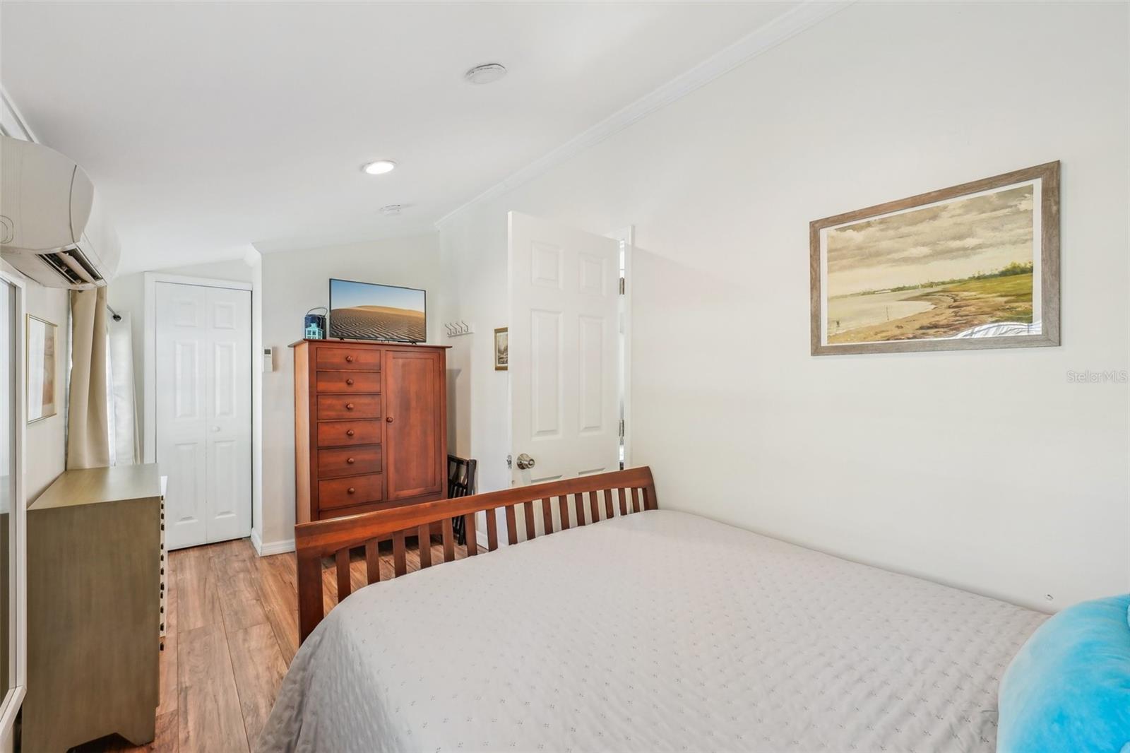 Image 22 of 30 For 327 25th Street S