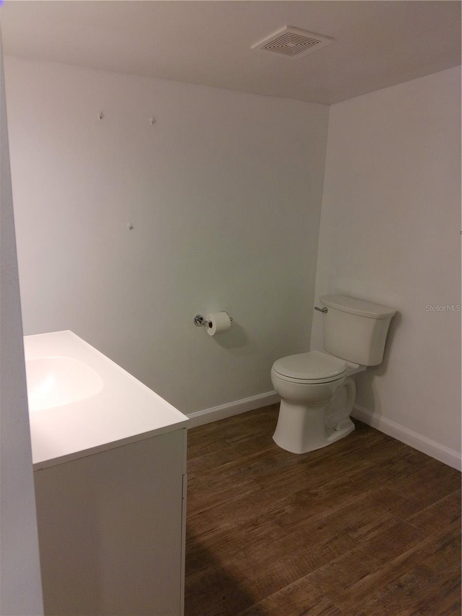 Image 12 of 21 For 7409 Edgemere Rd