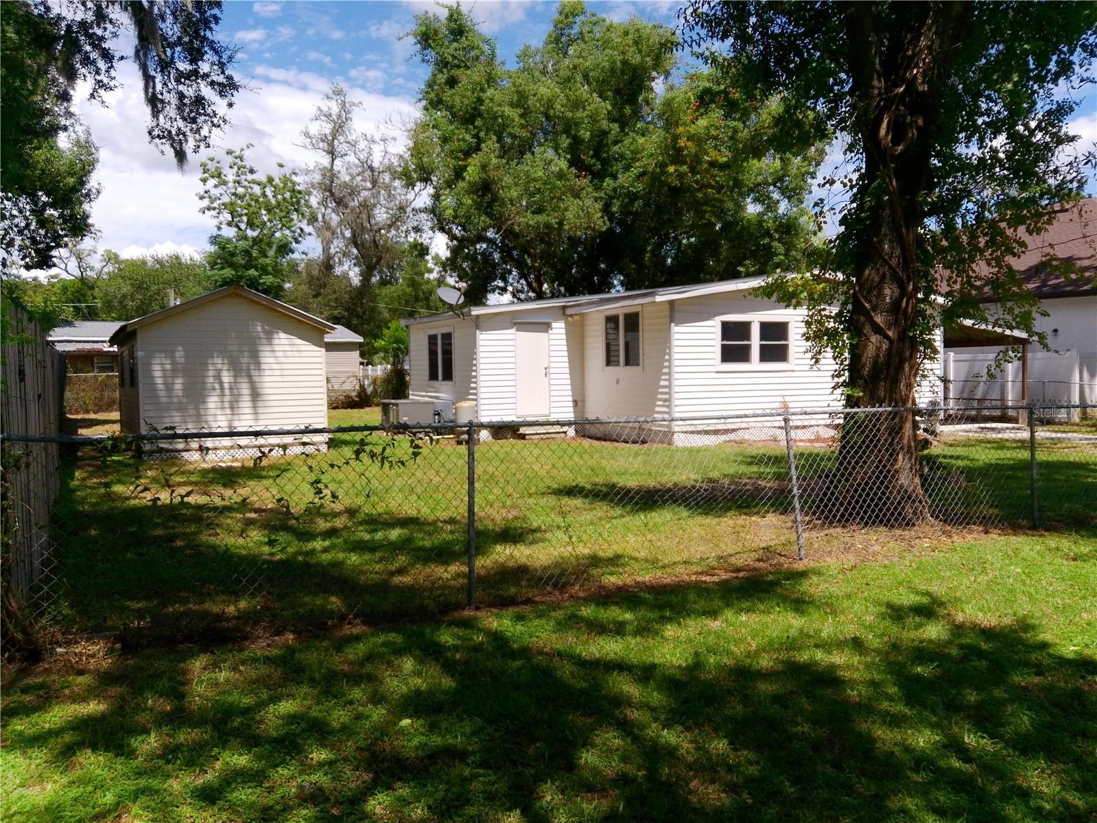 Image 17 of 21 For 7409 Edgemere Rd