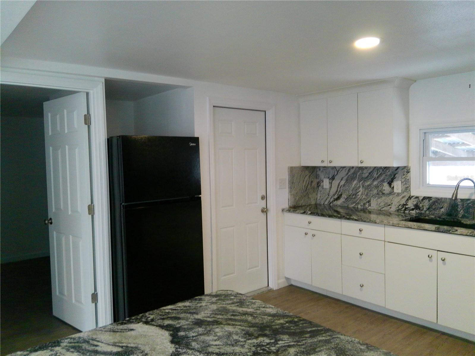Image 4 of 21 For 7409 Edgemere Rd