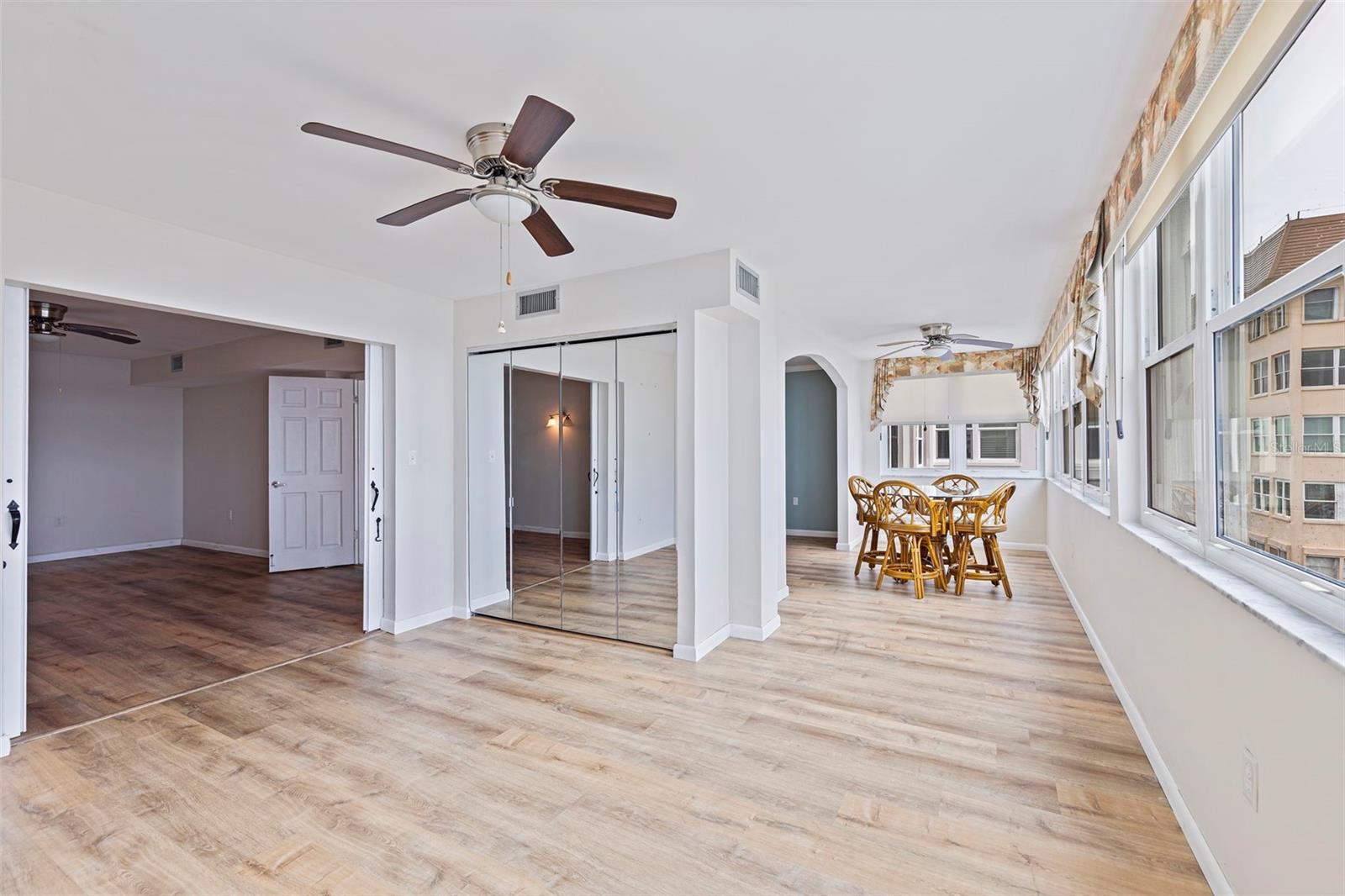 Image 14 of 53 For 5130 Brittany Drive S 807