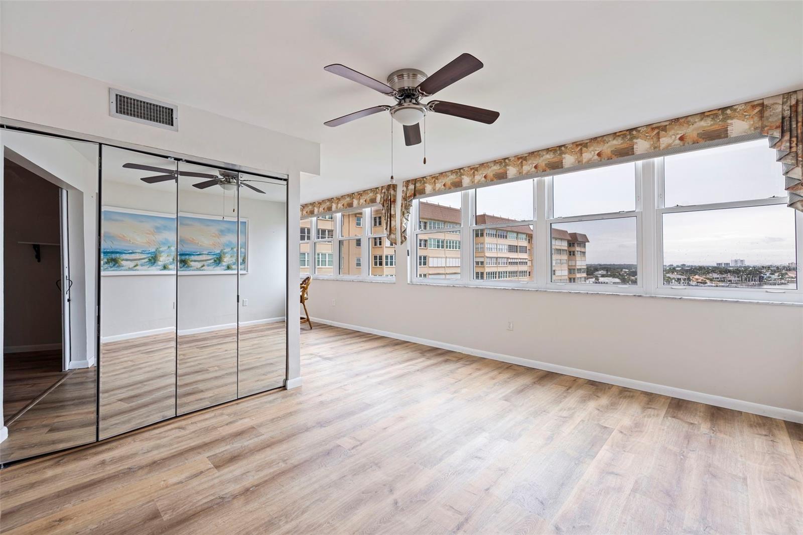 Image 15 of 53 For 5130 Brittany Drive S 807