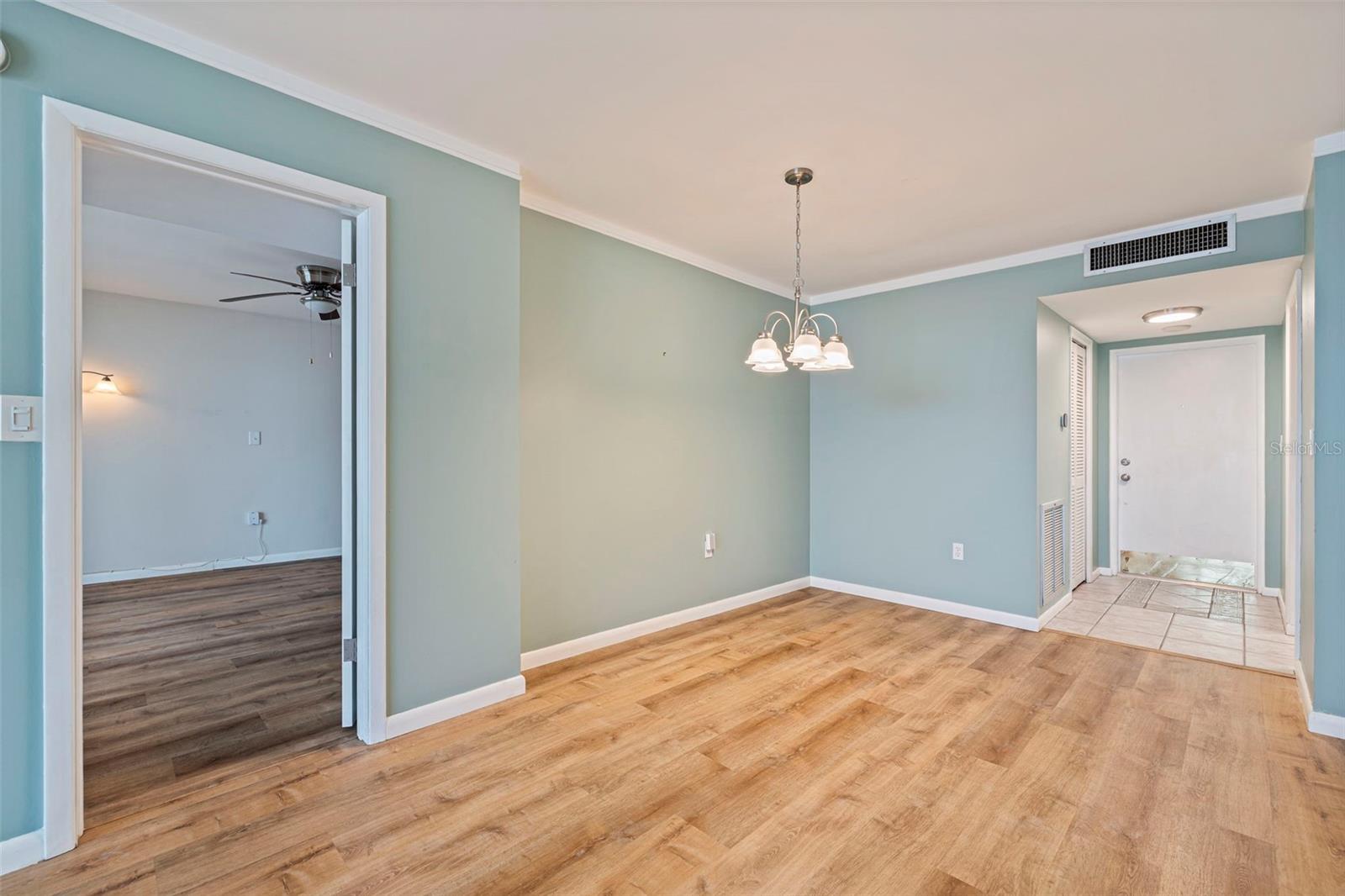 Image 18 of 53 For 5130 Brittany Drive S 807