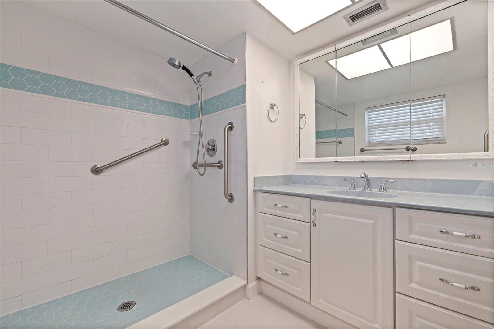 Image 21 of 53 For 5130 Brittany Drive S 807