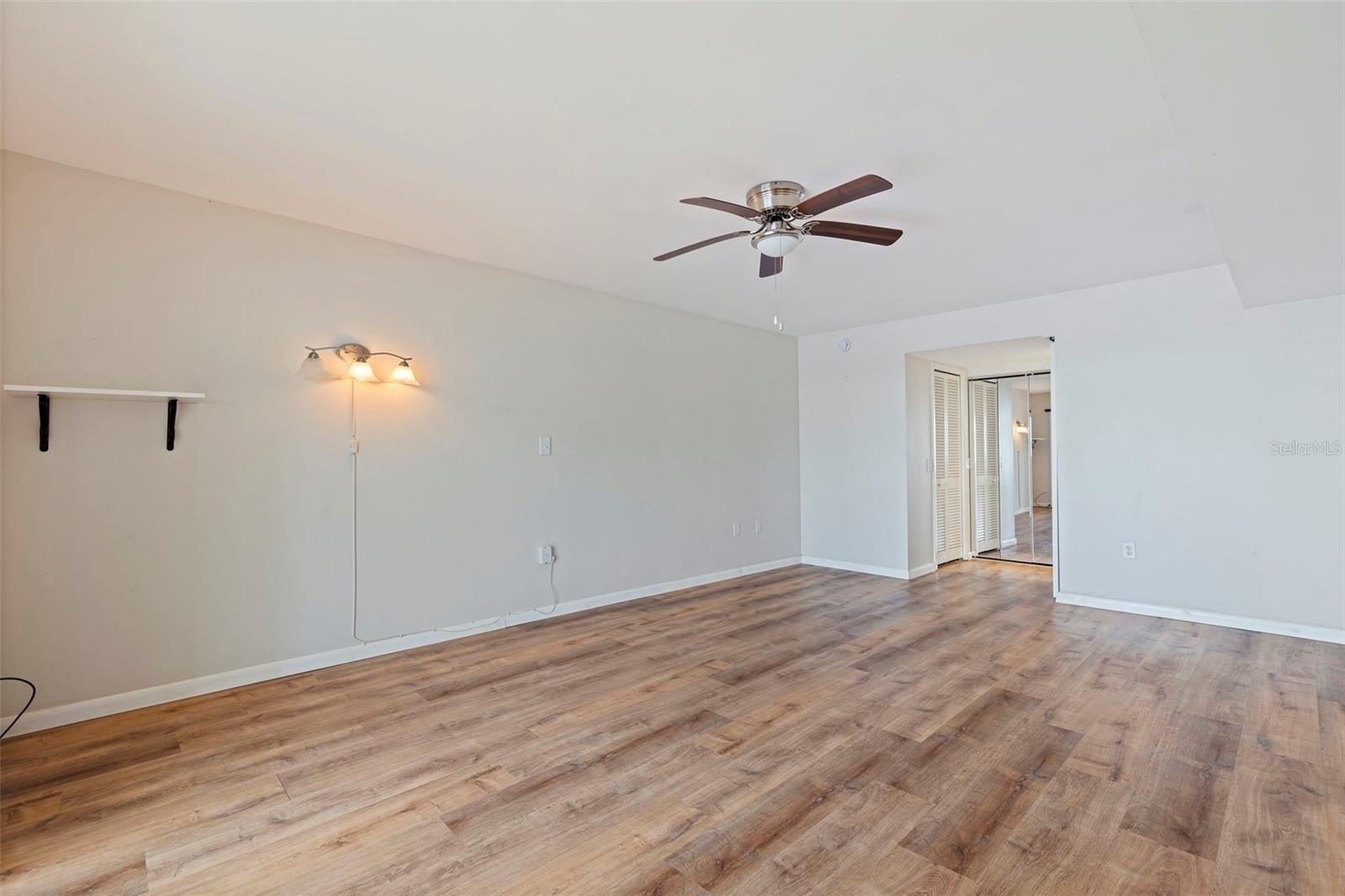 Image 22 of 53 For 5130 Brittany Drive S 807