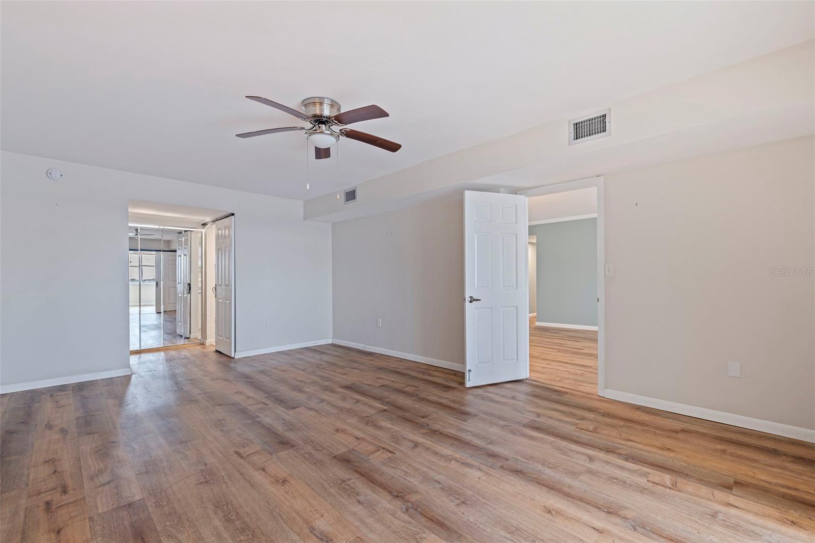 Image 24 of 53 For 5130 Brittany Drive S 807