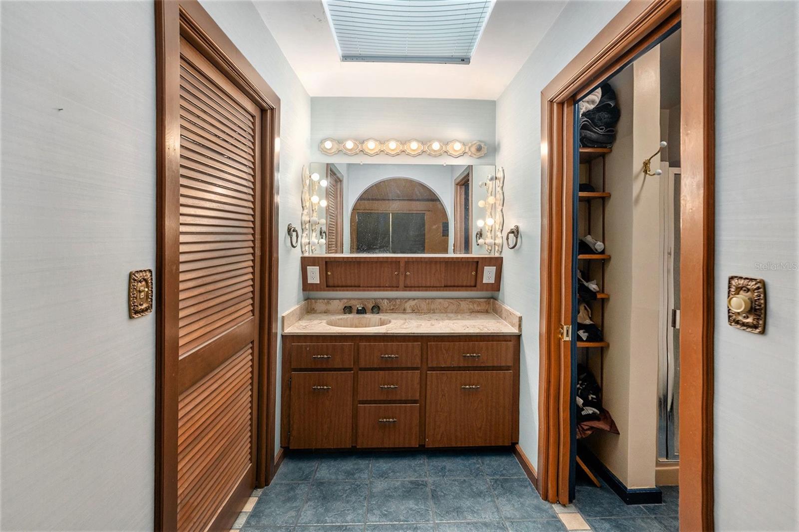 Image 23 of 33 For 4401 56th Street N