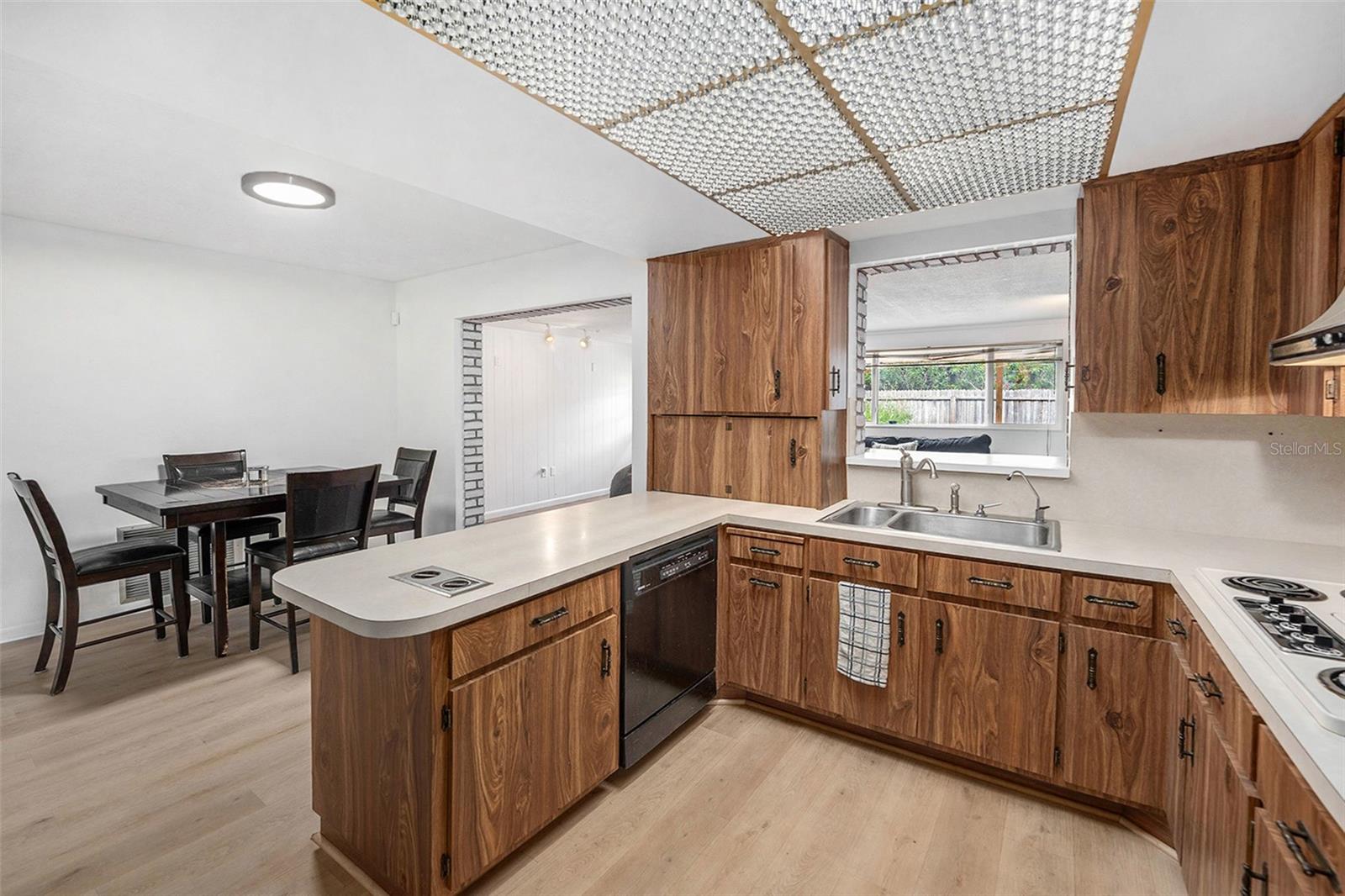 Image 4 of 33 For 4401 56th Street N