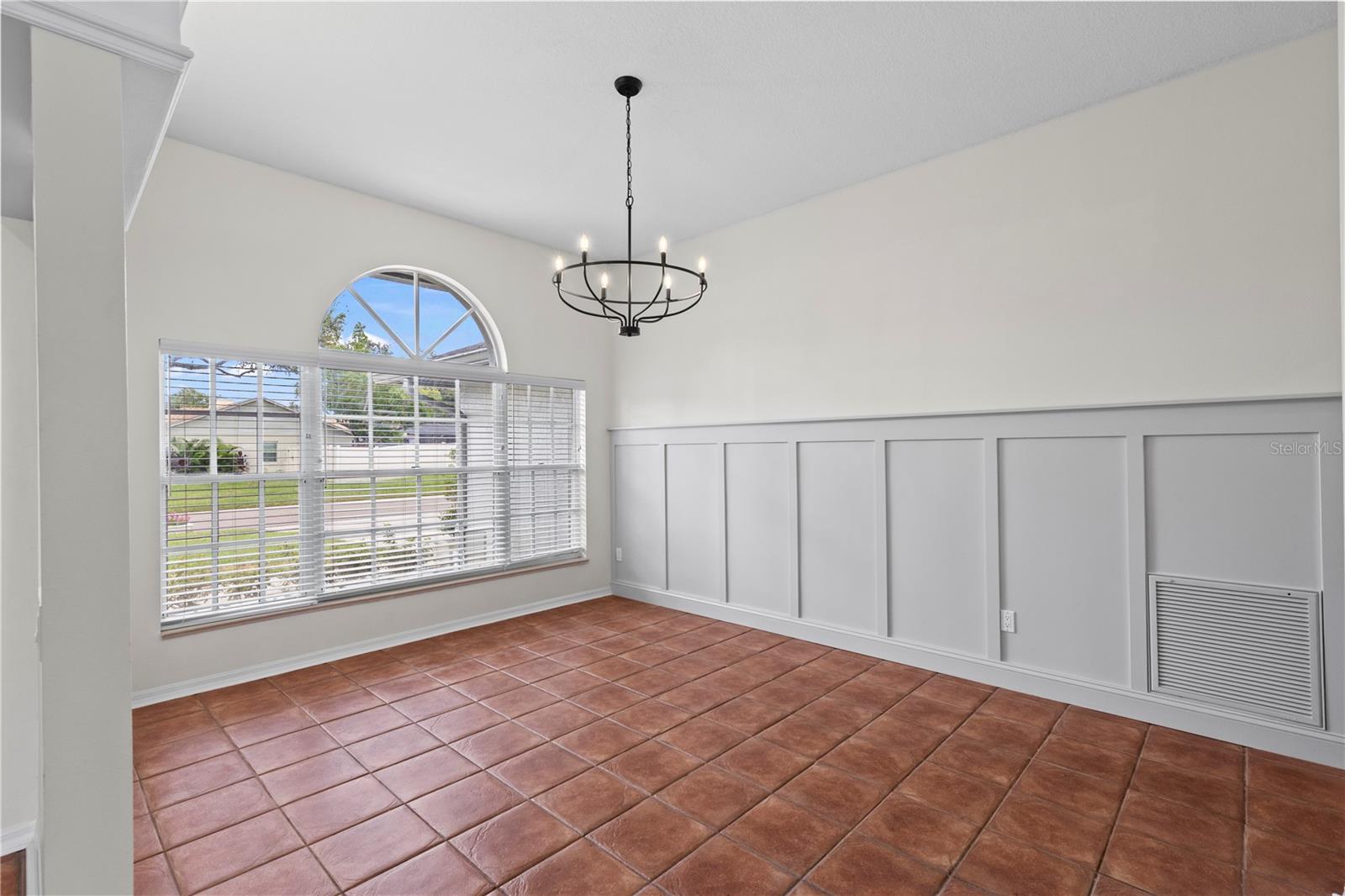 Image 12 of 55 For 717 Pinewalk Drive