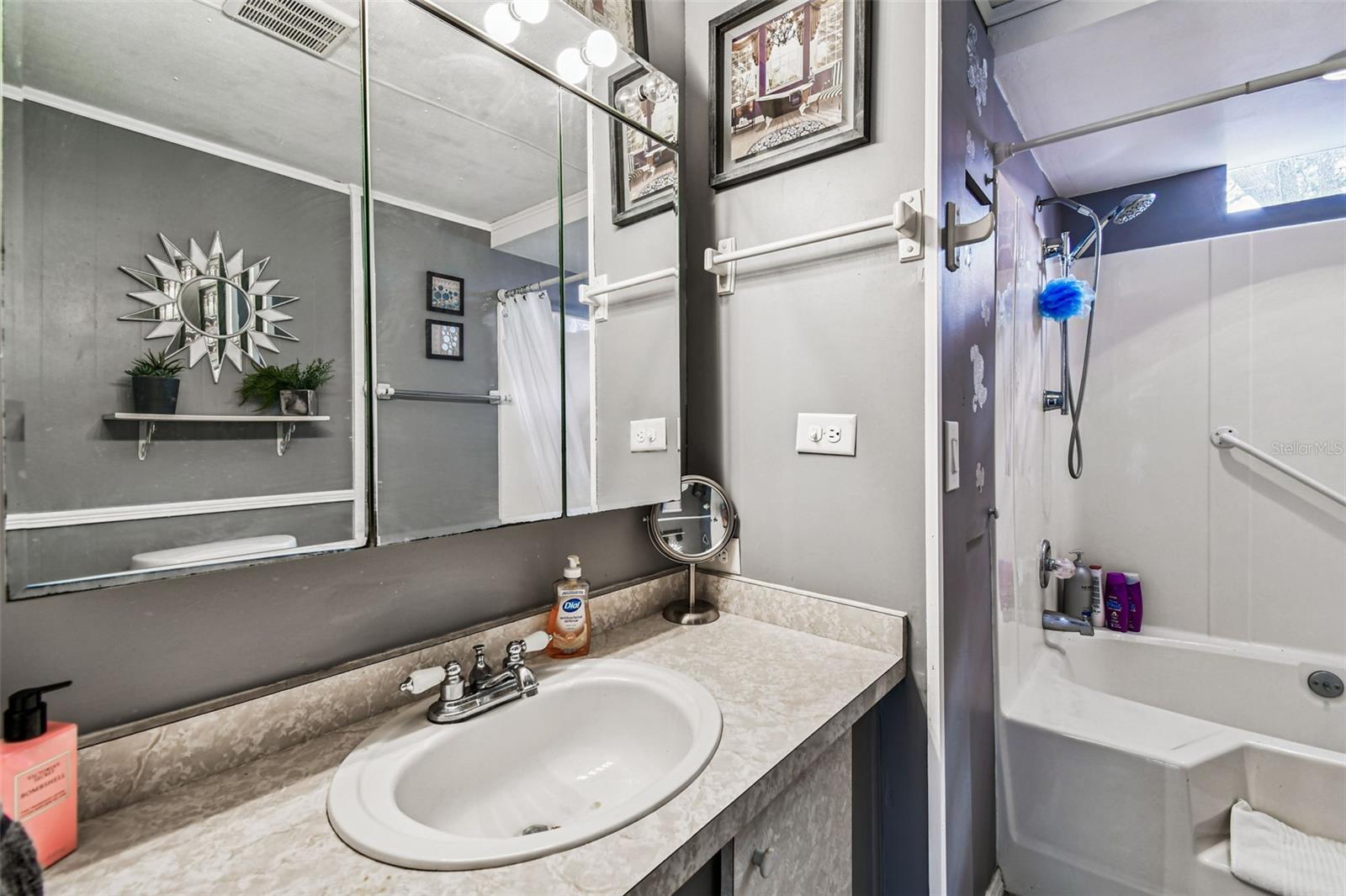 Image 24 of 47 For 7803 46th Avenue N 73
