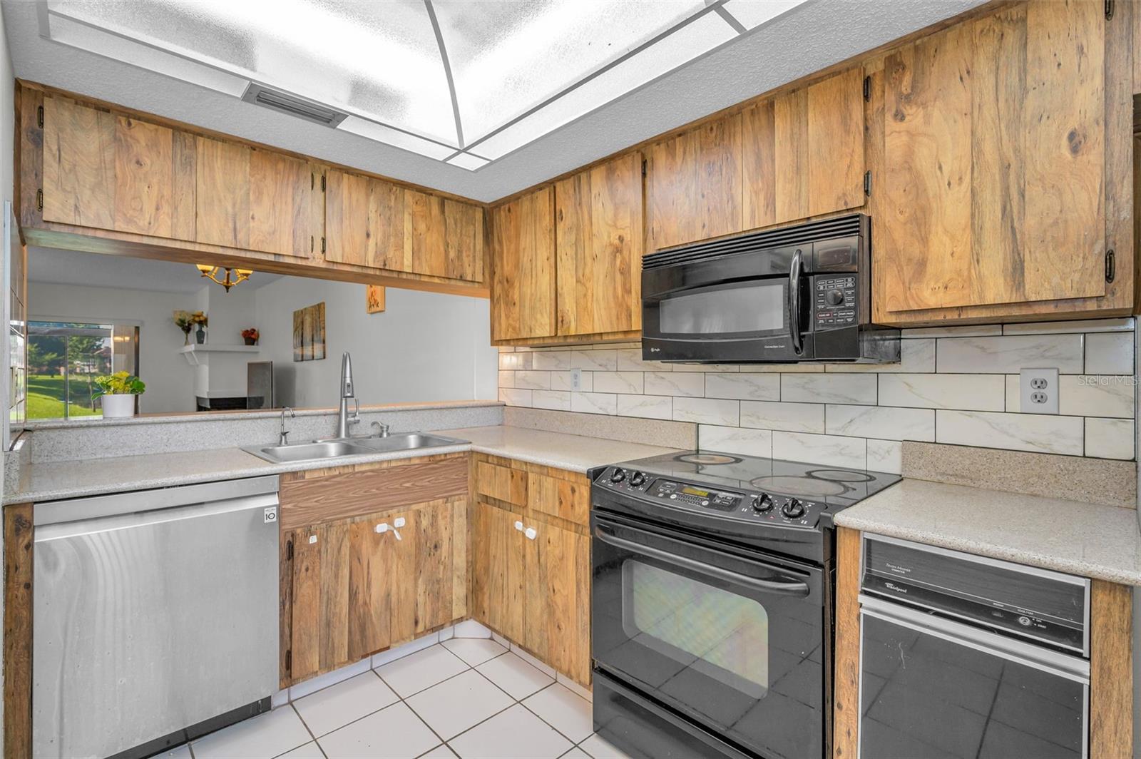 Image 19 of 54 For 103 Lakeview Place 3