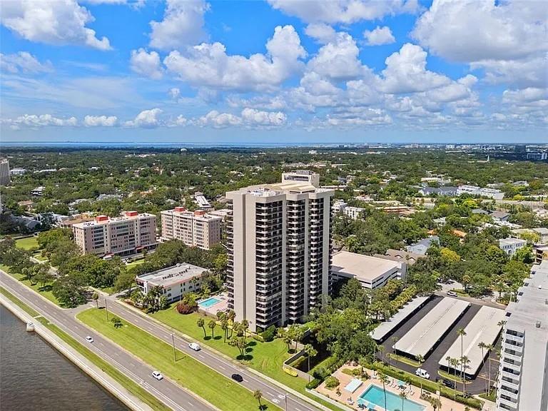 Image 2 of 42 For 2413 Bayshore Boulevard 1805