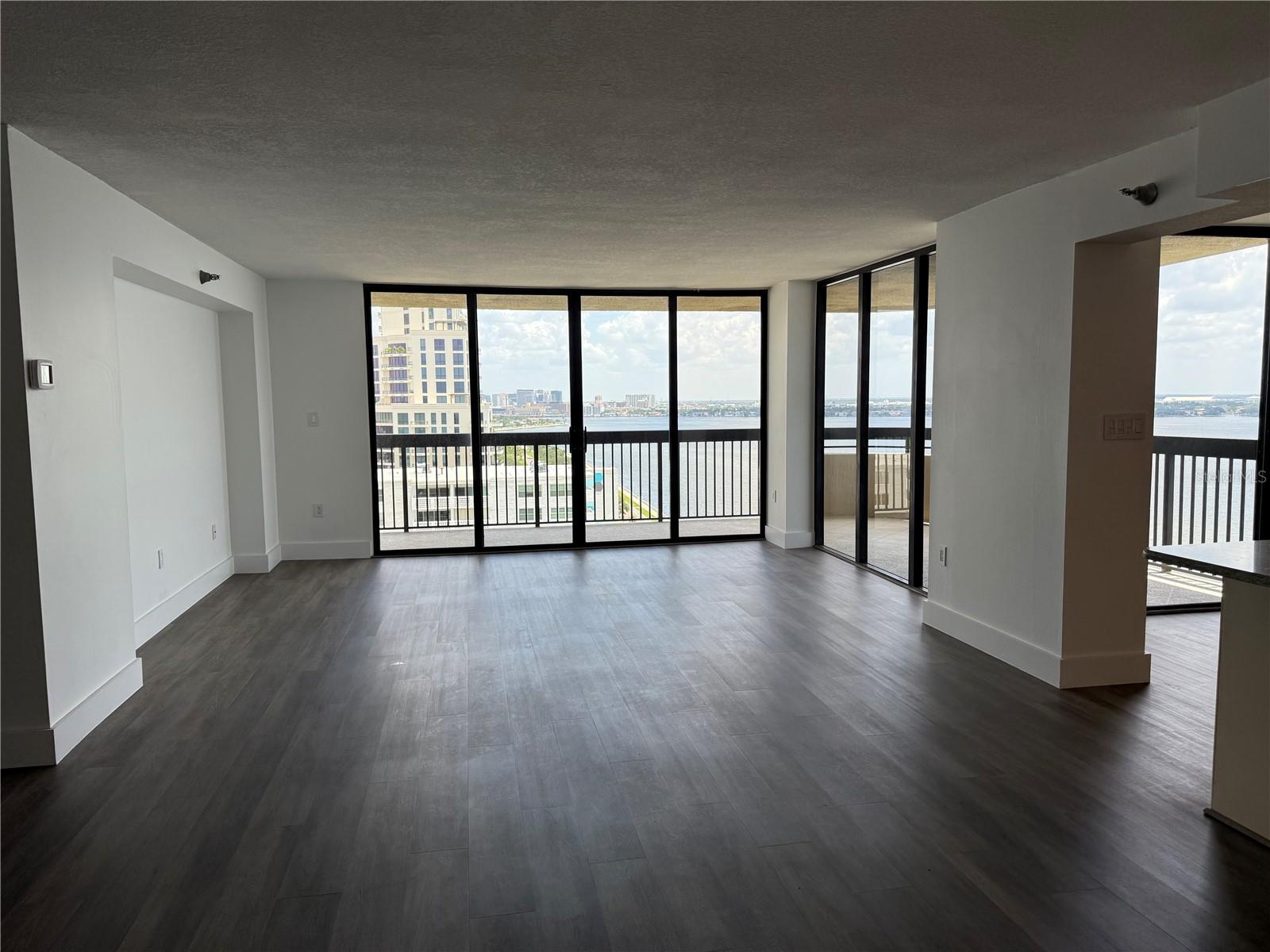 Image 20 of 42 For 2413 Bayshore Boulevard 1805