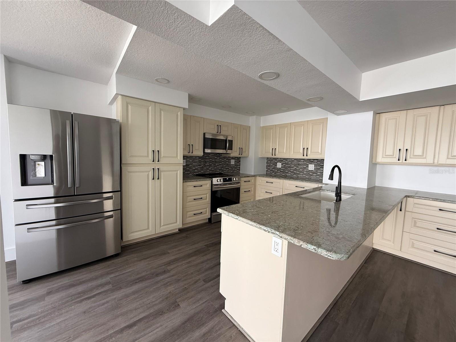 Image 21 of 42 For 2413 Bayshore Boulevard 1805