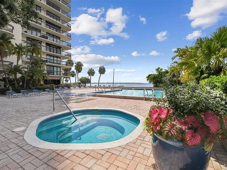 Image 38 of 42 For 2413 Bayshore Boulevard 1805
