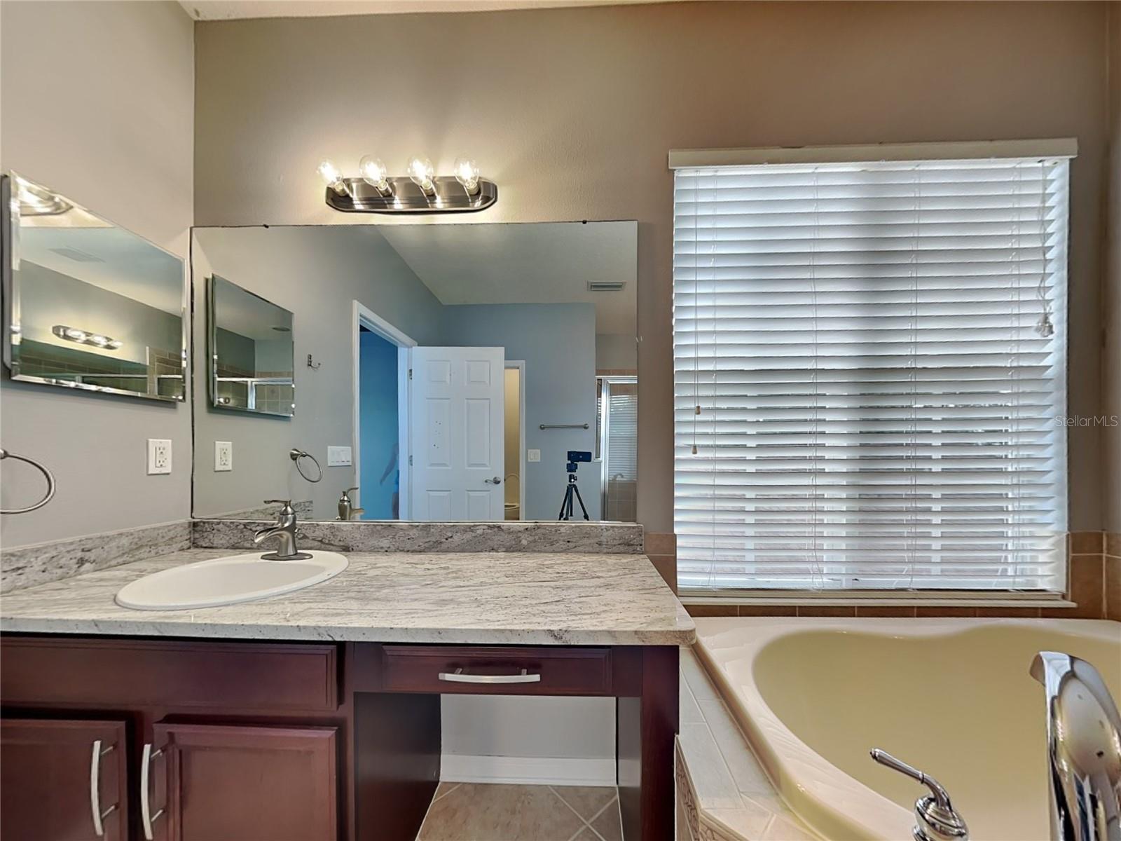 Image 10 of 20 For 16230 Palmettoglen Court