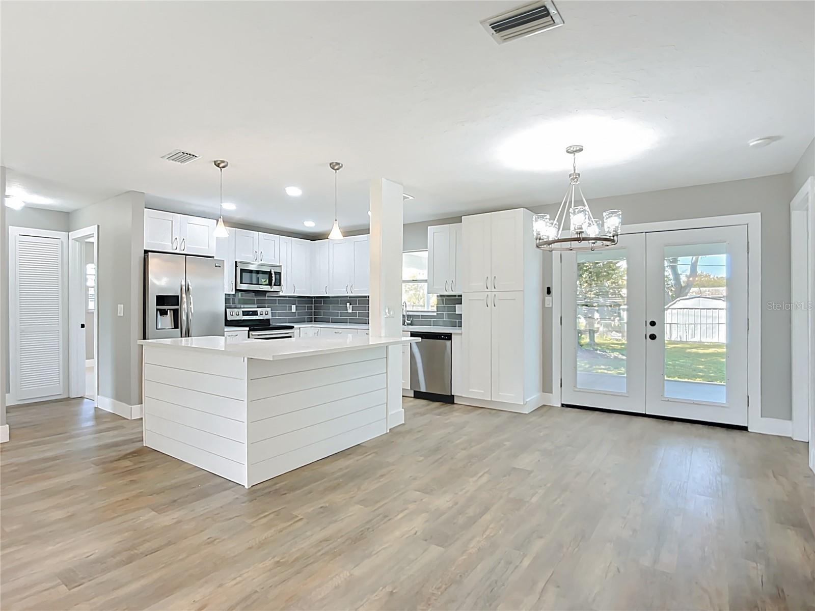 Image 11 of 45 For 1015 24th Avenue W
