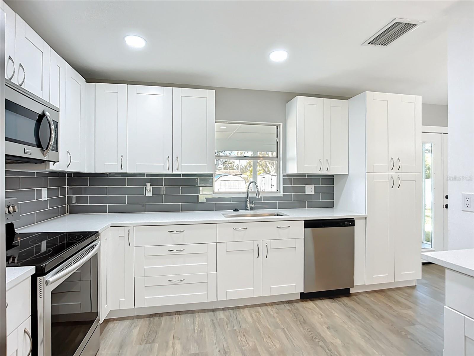 Image 16 of 45 For 1015 24th Avenue W