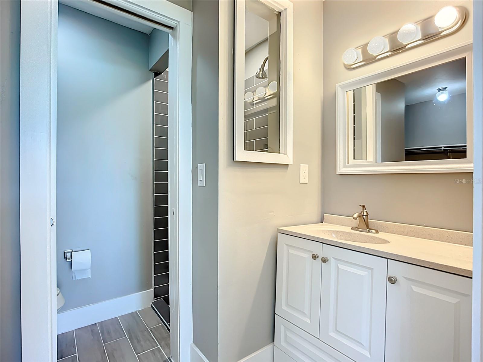 Image 21 of 45 For 1015 24th Avenue W