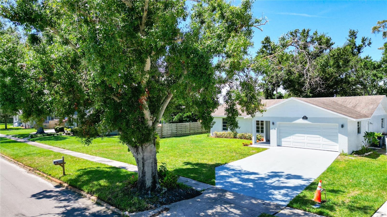 Image 3 of 45 For 1015 24th Avenue W