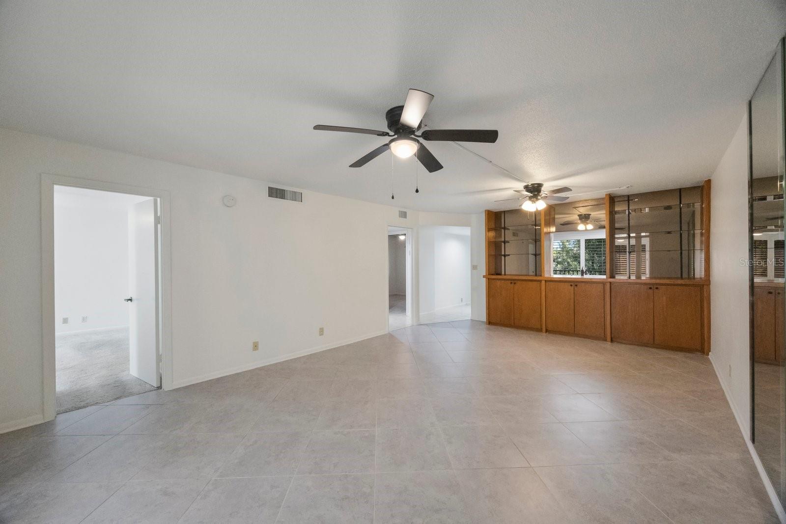 Image 13 of 43 For 3078 Eastland Boulevard 304