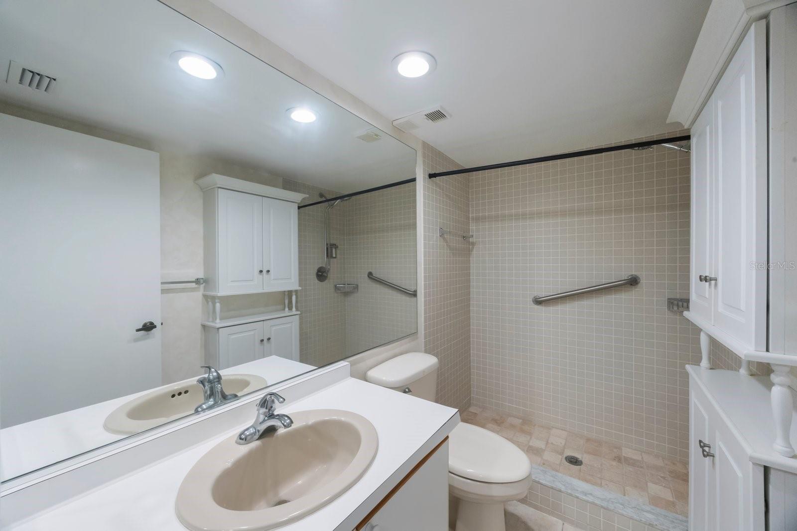 Image 15 of 43 For 3078 Eastland Boulevard 304