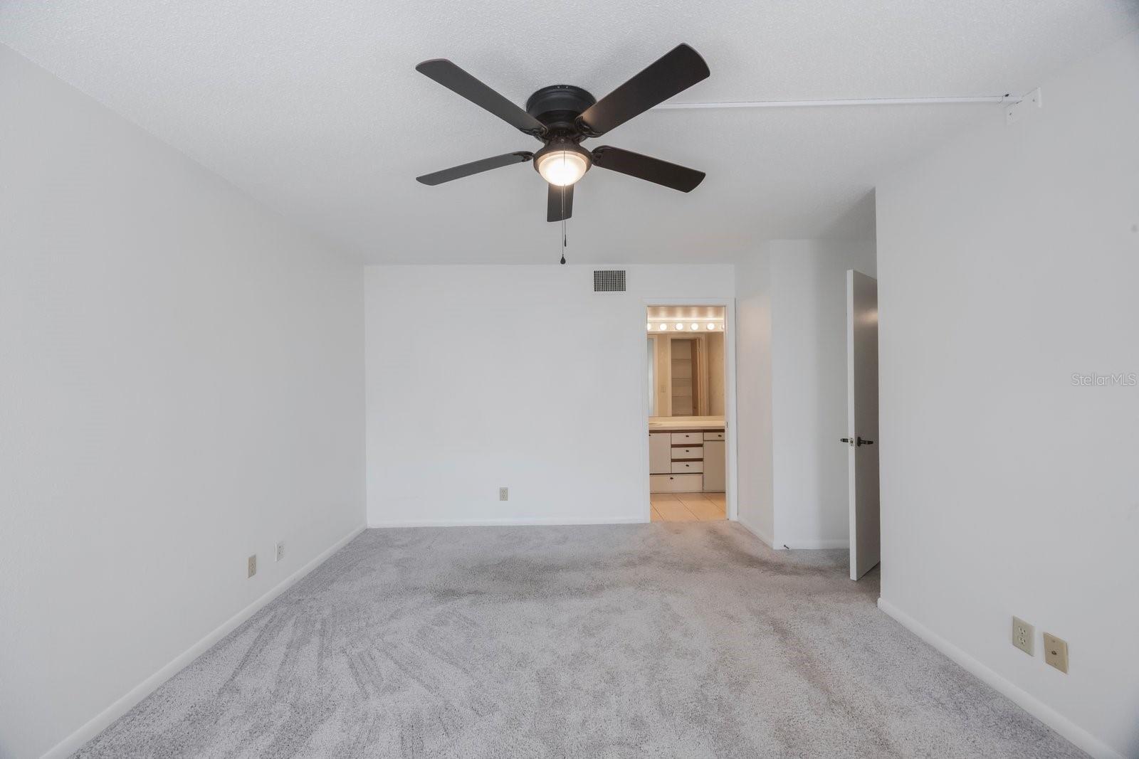Image 24 of 43 For 3078 Eastland Boulevard 304