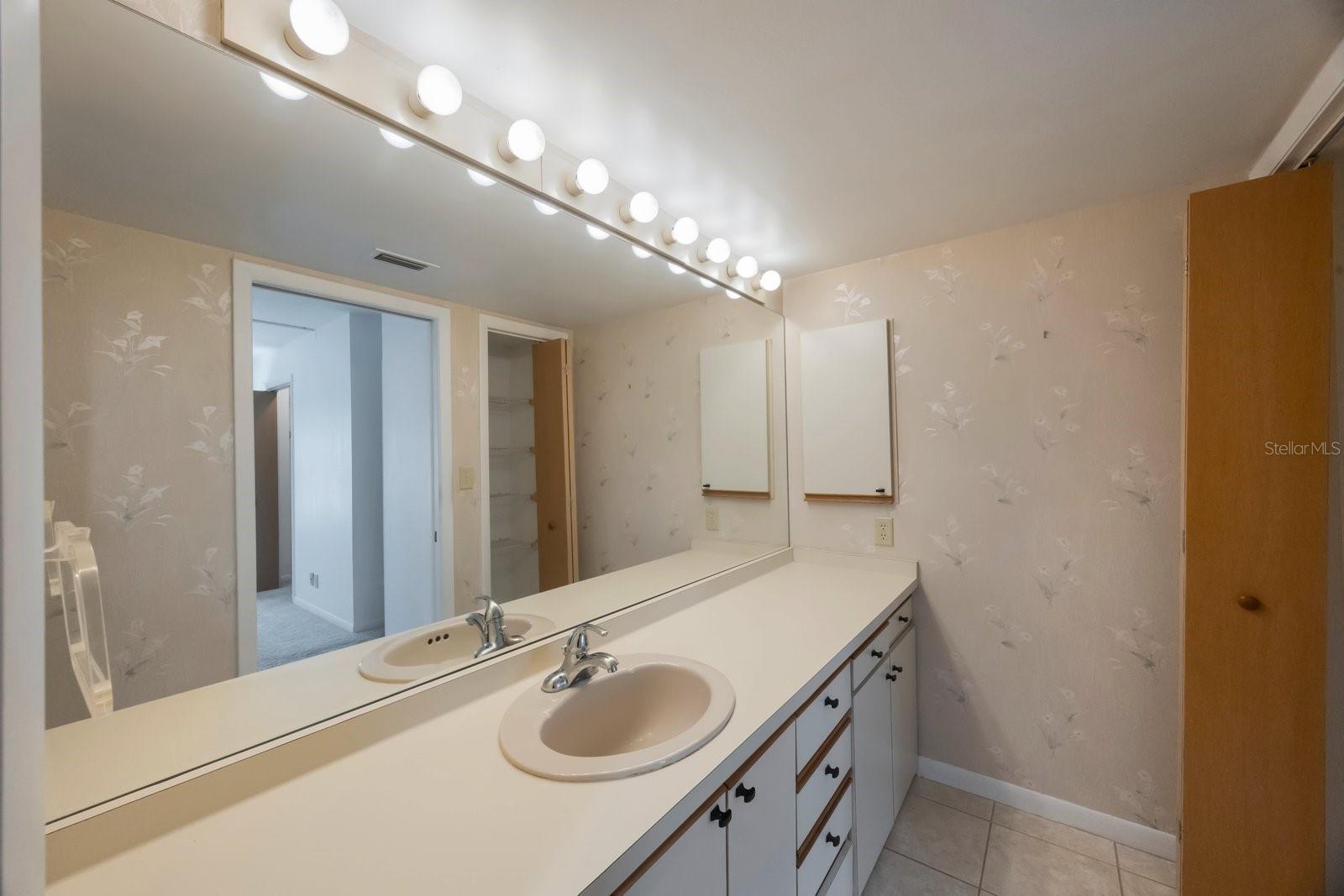 Image 26 of 43 For 3078 Eastland Boulevard 304