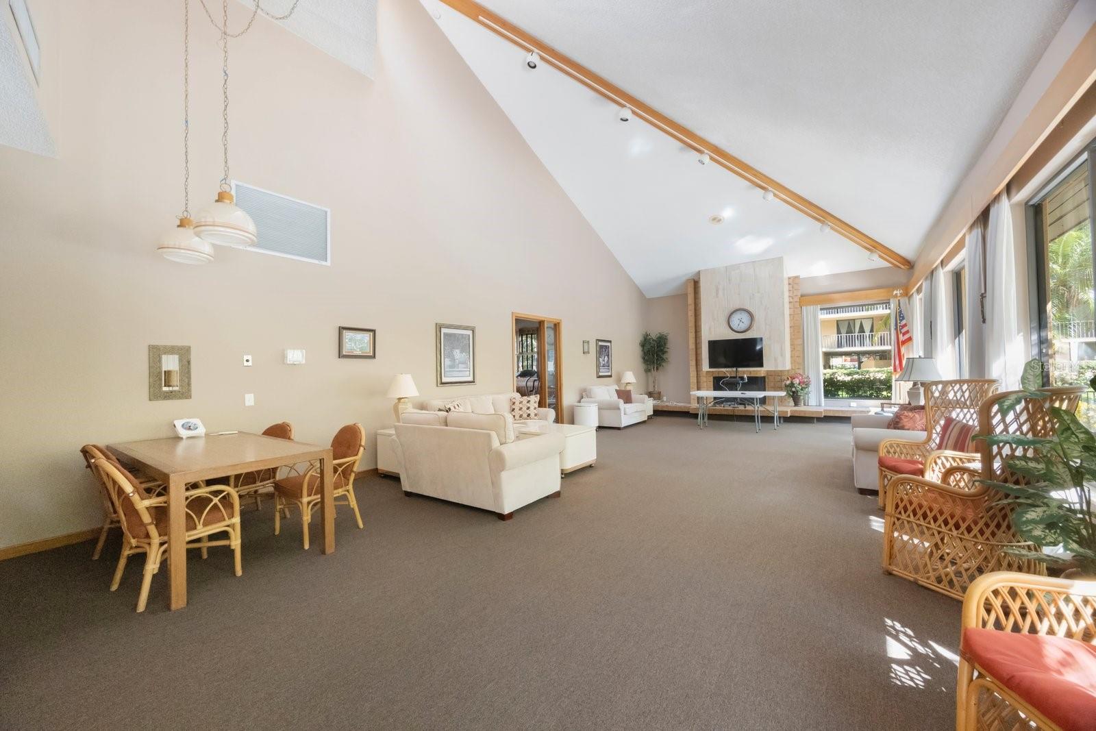 Image 32 of 43 For 3078 Eastland Boulevard 304