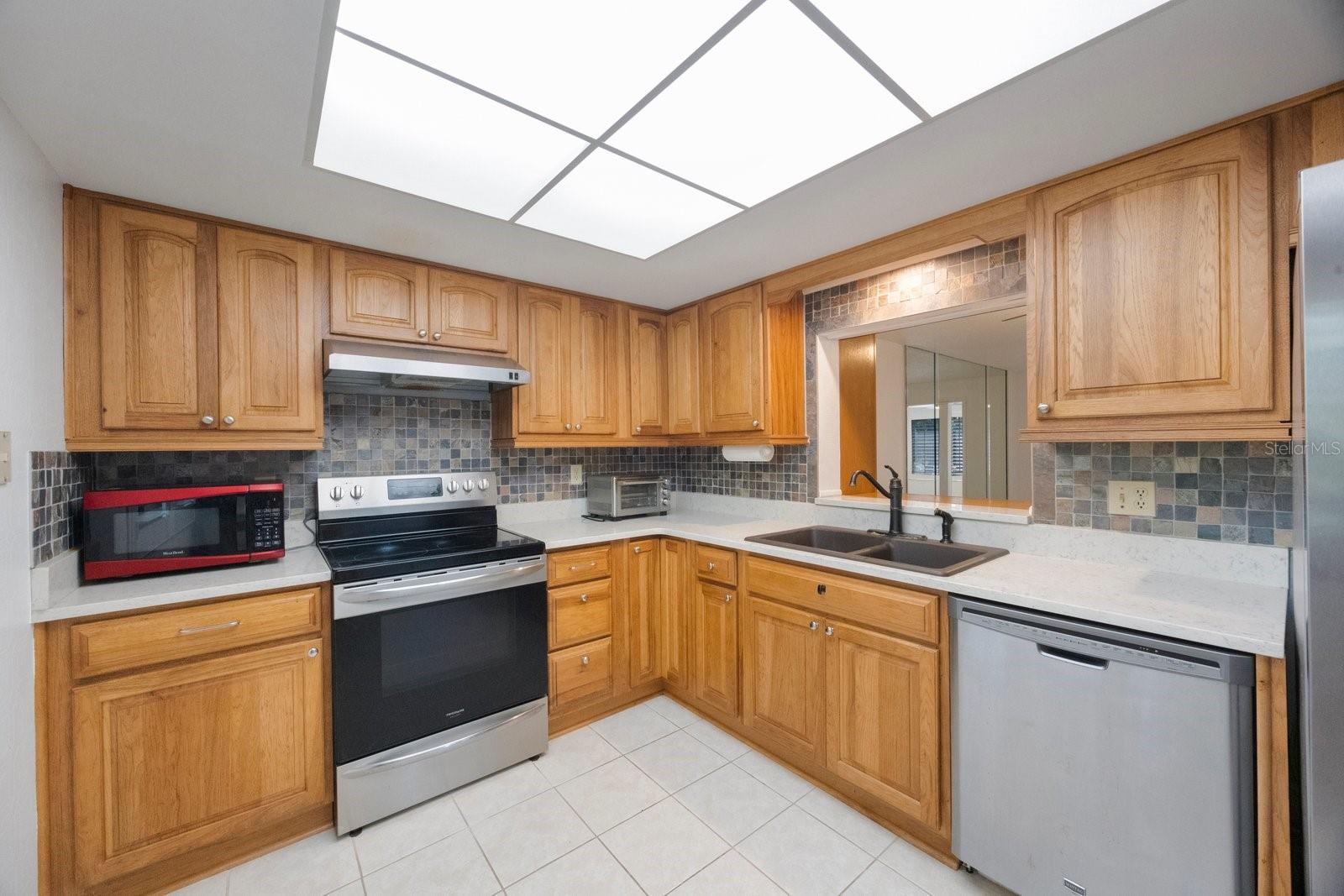 Image 5 of 43 For 3078 Eastland Boulevard 304