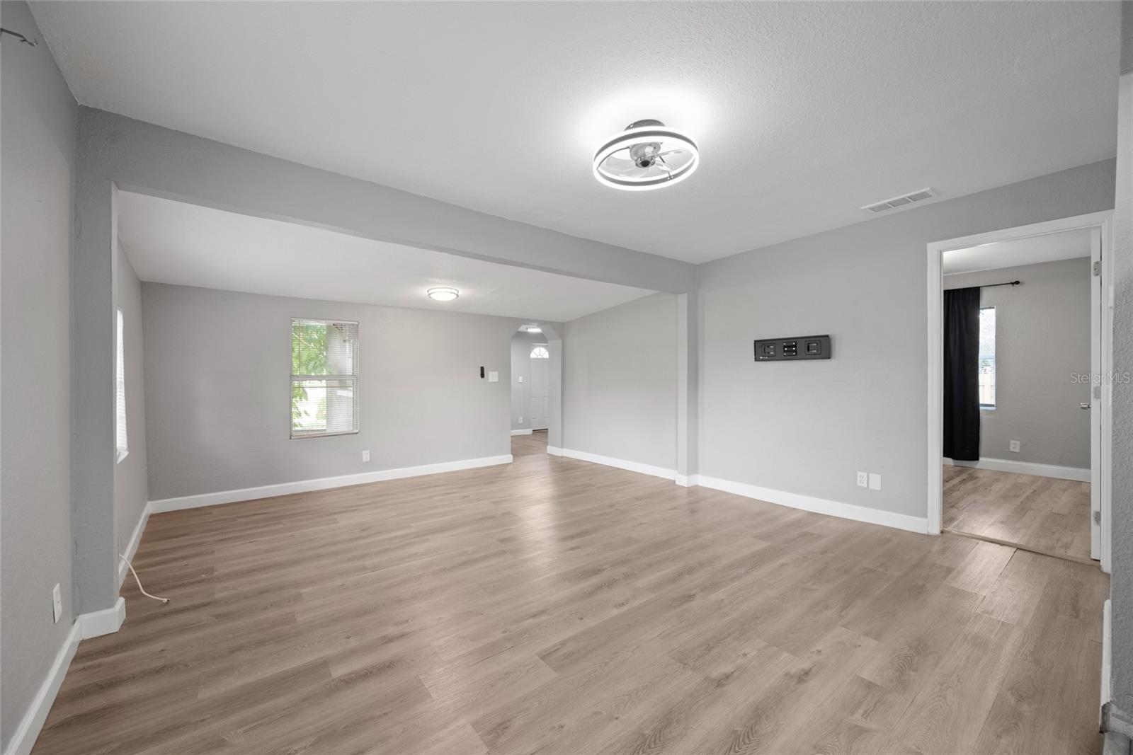 Image 12 of 47 For 605 S S Disston Ave