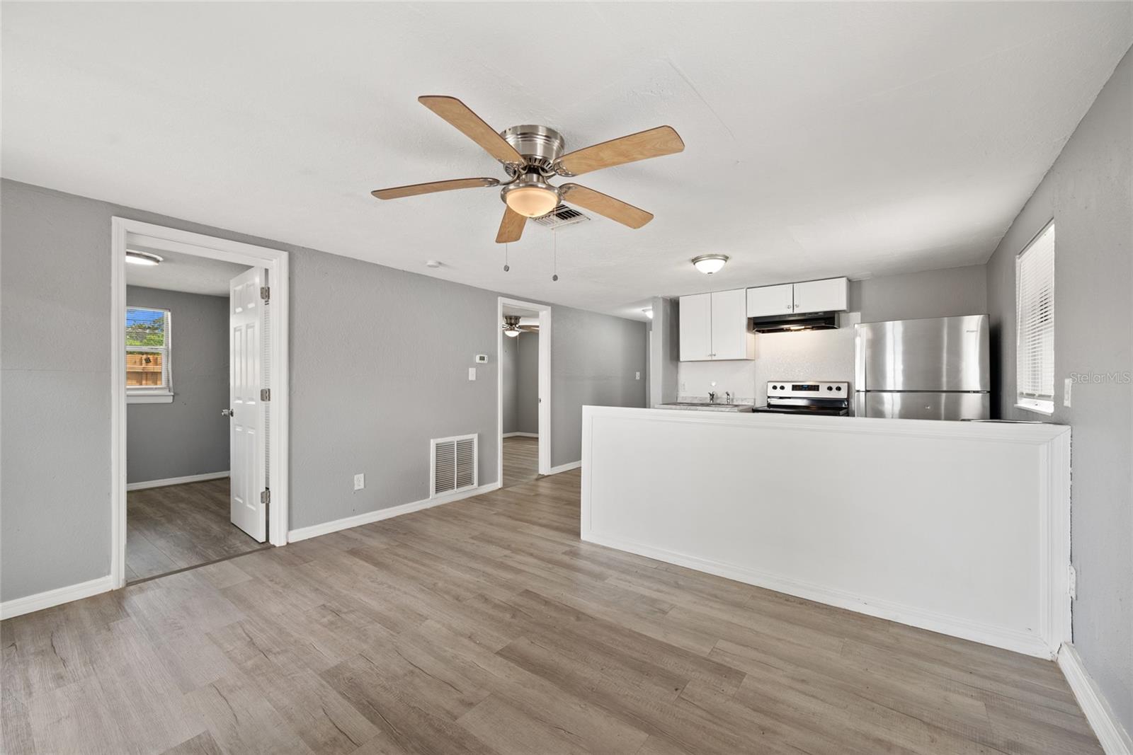 Image 30 of 47 For 605 S S Disston Ave