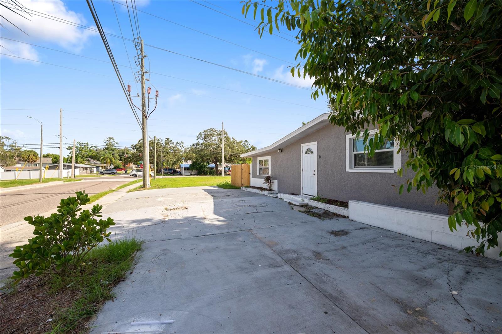 Image 4 of 47 For 605 S S Disston Ave