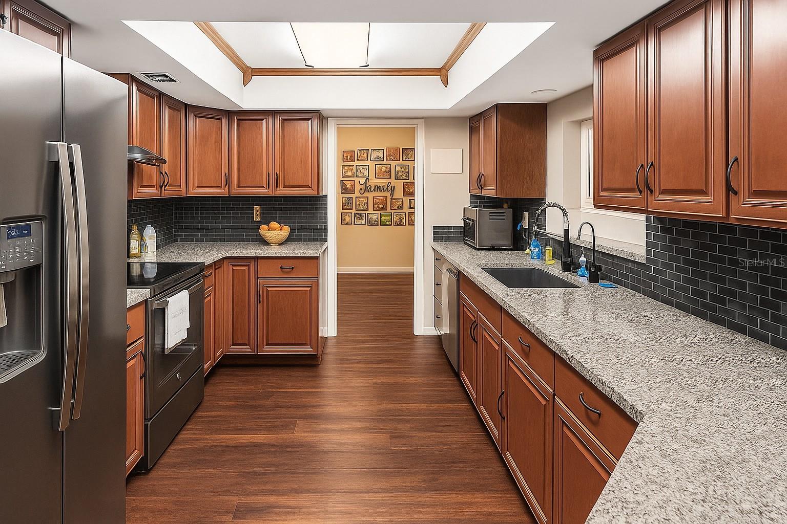 Image 6 of 23 For 3512 Yale Cir