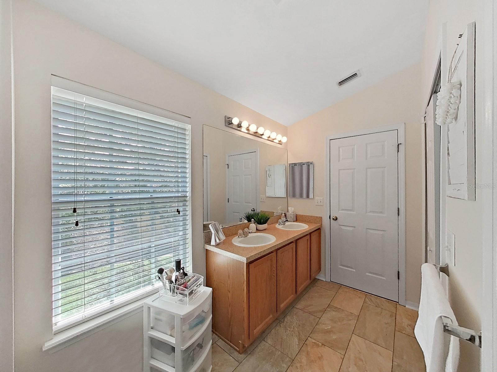 Image 27 of 43 For 5202 Blue Roan Way