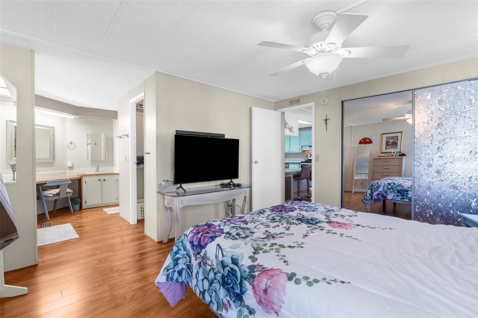 Image 21 of 37 For 14301 Evermore Street