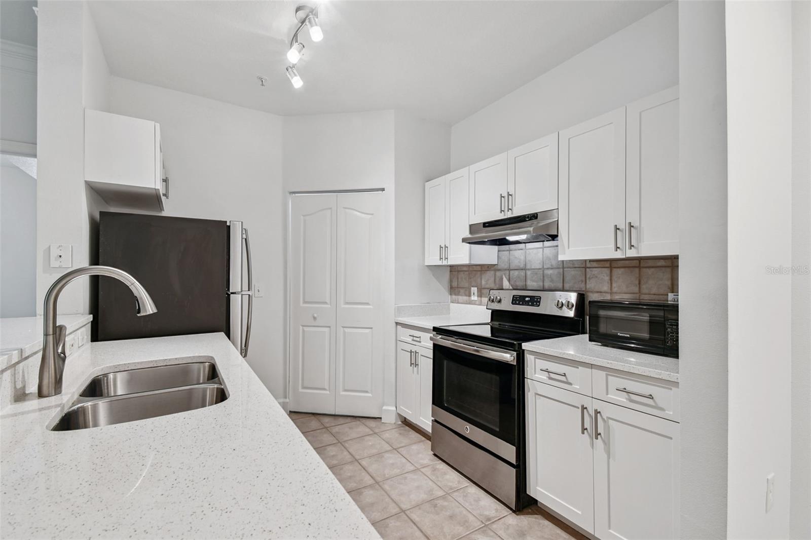 Image 14 of 59 For 4207 Dale Mabry Highway 2113